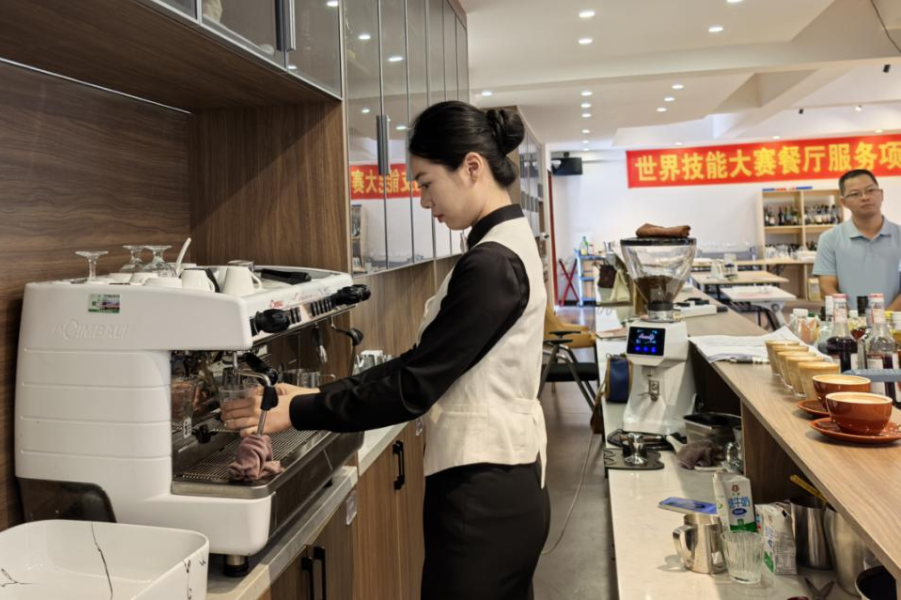 漳州姑娘朱媛婷：用技能点亮青春逆袭路